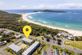 The Dunes15 fabulous unit with pool tennis court and across the road to the beach